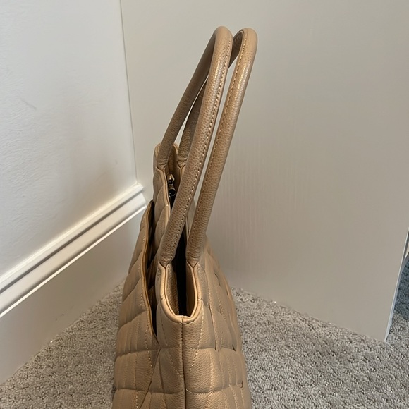 Chanel Caviar bag gold hardware 13in width - Picture 3 of 6